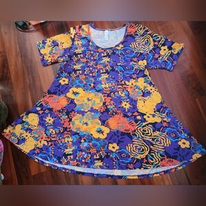 LuLaRoe The Perfect Tee. Size Large. Scoop neck.